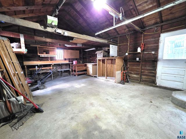 1111 N Kiwanis Ave Avenue, Sioux Falls, SD 57104