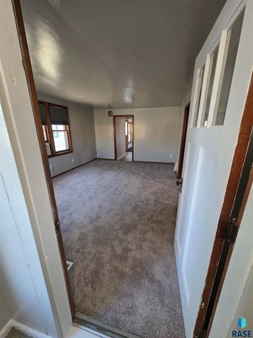 1111 N Kiwanis Ave Avenue, Sioux Falls, SD 57104
