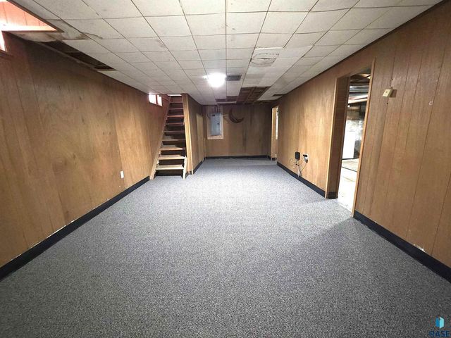 1111 N Kiwanis Ave Avenue, Sioux Falls, SD 57104