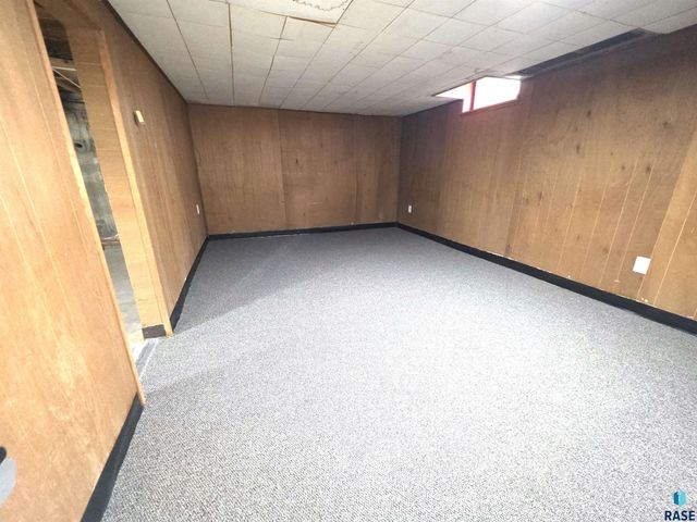 1111 N Kiwanis Ave Avenue, Sioux Falls, SD 57104