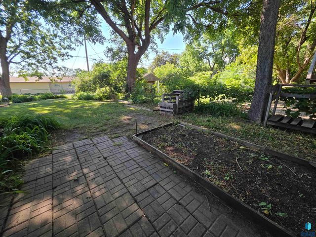 1111 N Kiwanis Ave Avenue, Sioux Falls, SD 57104