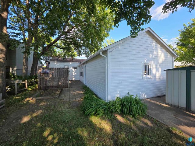 1111 N Kiwanis Ave Avenue, Sioux Falls, SD 57104