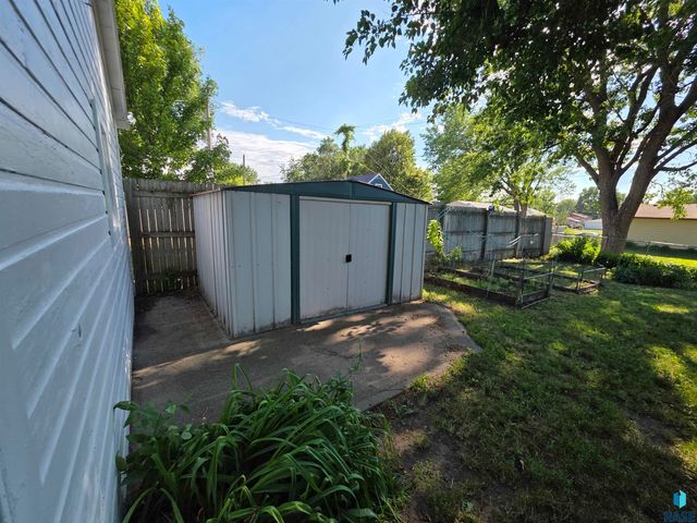 1111 N Kiwanis Ave Avenue, Sioux Falls, SD 57104