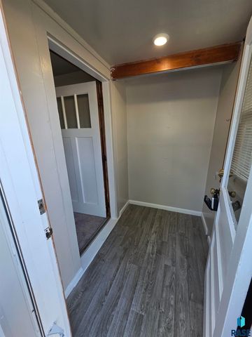 1111 N Kiwanis Ave Avenue, Sioux Falls, SD 57104