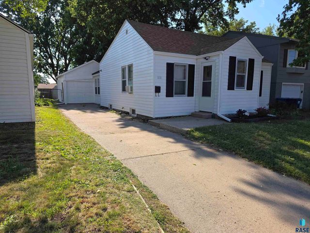 1111 N Kiwanis Ave Avenue, Sioux Falls, SD 57104