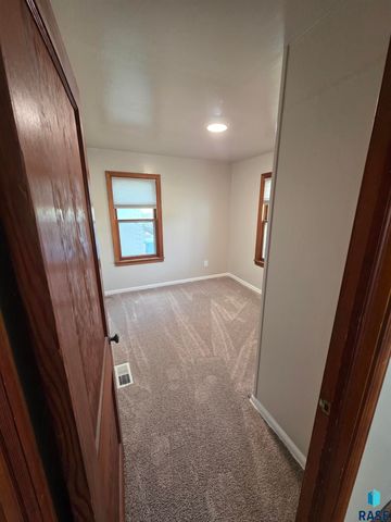 1111 N Kiwanis Ave Avenue, Sioux Falls, SD 57104