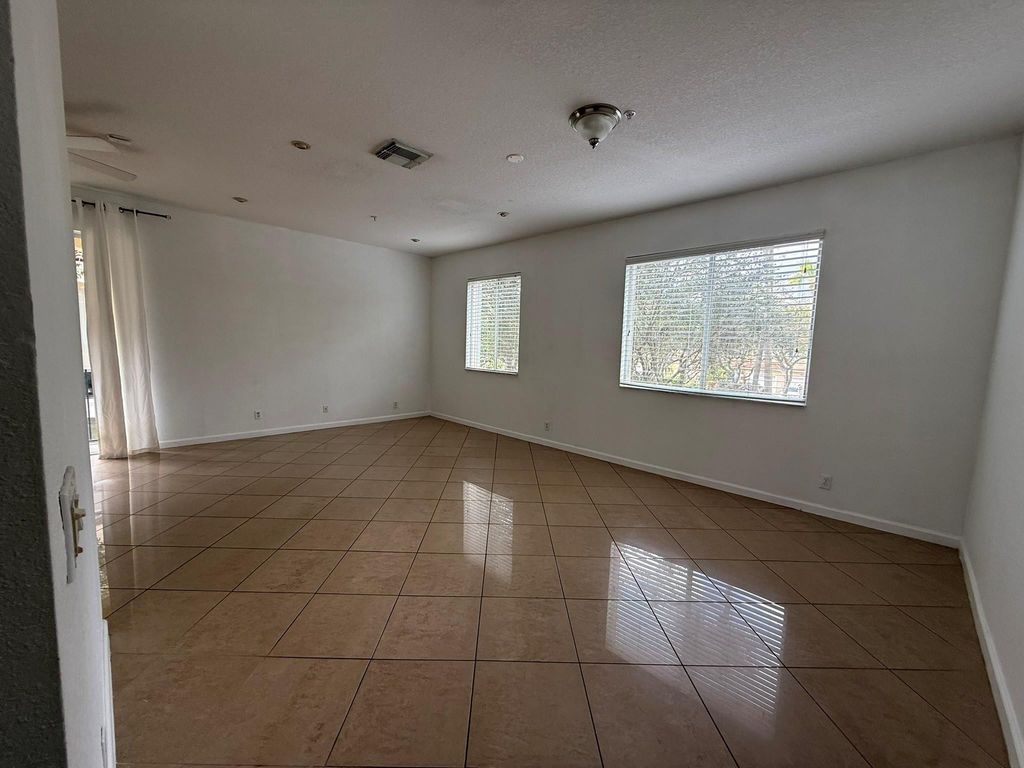 2858 S Oasis Drive, Boynton Beach, FL 33426