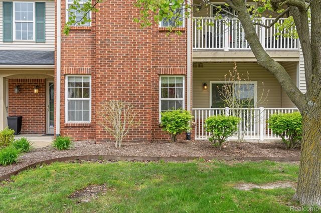 4130 S Hampton Ridge Boulevard 63, Genoa Township, MI 48843