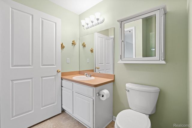 4130 S Hampton Ridge Boulevard 63, Genoa Township, MI 48843