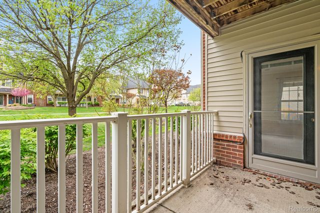 4130 S Hampton Ridge Boulevard 63, Genoa Township, MI 48843