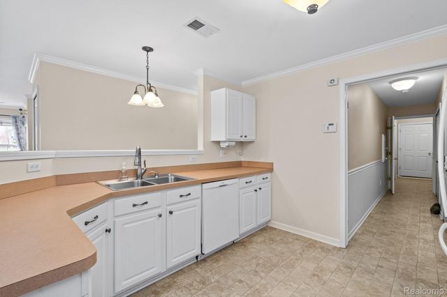 4130 S Hampton Ridge Boulevard 63, Genoa Township, MI 48843