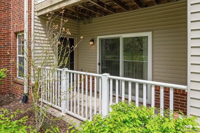 4130 S Hampton Ridge Boulevard 63, Genoa Township, MI 48843