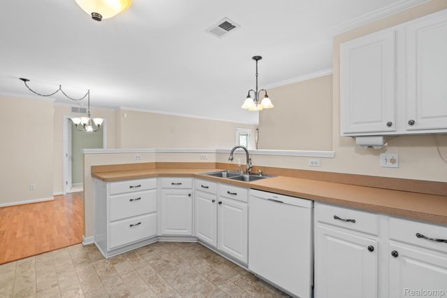 4130 S Hampton Ridge Boulevard 63, Genoa Township, MI 48843