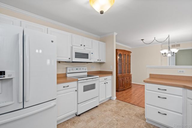 4130 S Hampton Ridge Boulevard 63, Genoa Township, MI 48843