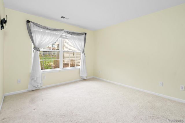4130 S Hampton Ridge Boulevard 63, Genoa Township, MI 48843