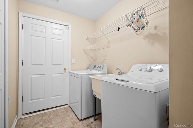 4130 S Hampton Ridge Boulevard 63, Genoa Township, MI 48843