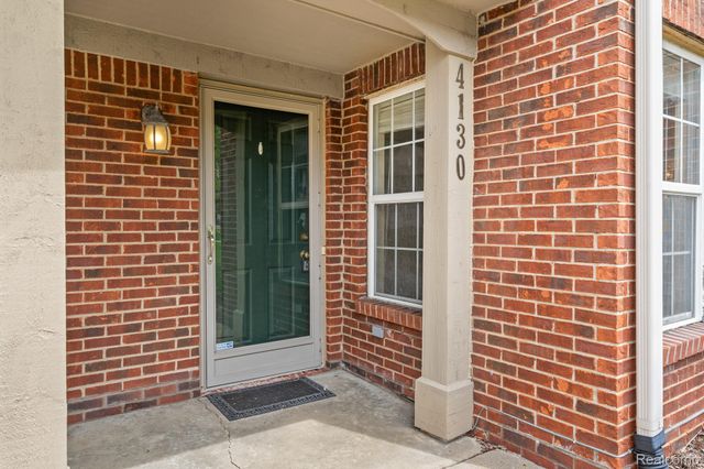 4130 S Hampton Ridge Boulevard 63, Genoa Township, MI 48843