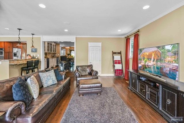 275 High Street, Nutley, NJ 07110