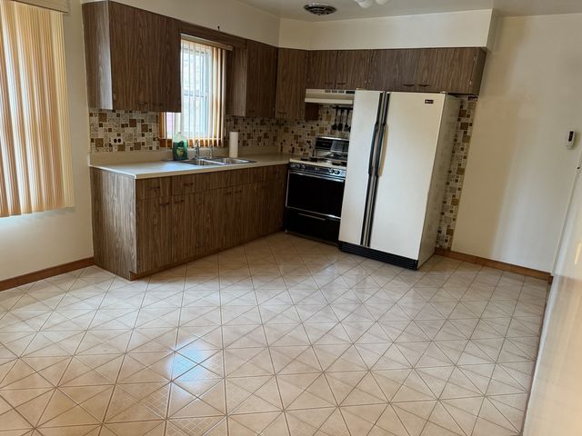 3208 N Hawthorne Street, Franklin Park, IL 60131