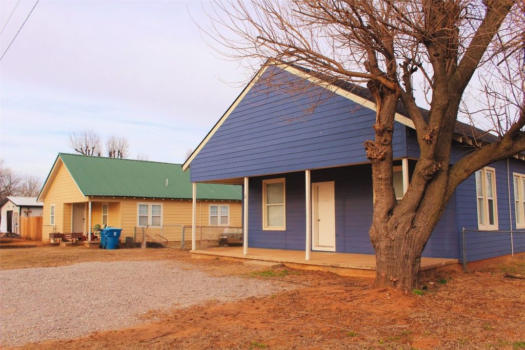 2 NW 6th Street, Tuttle, OK 73089