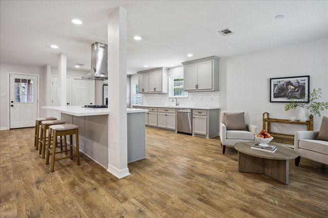10143 Whiteside Lane, Houston, TX 77043
