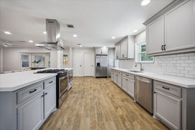 10143 Whiteside Lane, Houston, TX 77043