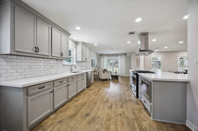 10143 Whiteside Lane, Houston, TX 77043