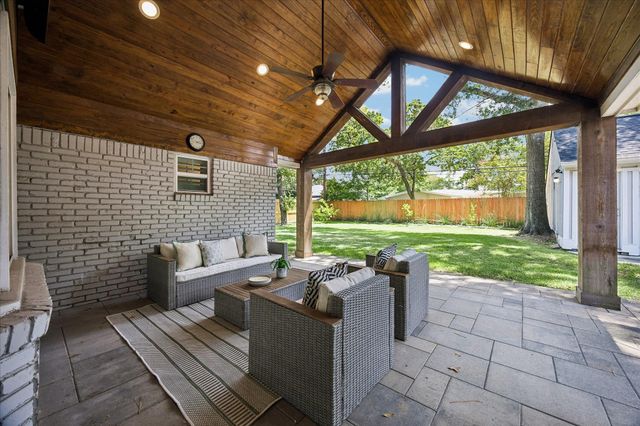 10143 Whiteside Lane, Houston, TX 77043