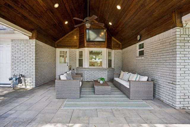 10143 Whiteside Lane, Houston, TX 77043
