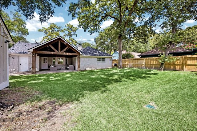 10143 Whiteside Lane, Houston, TX 77043
