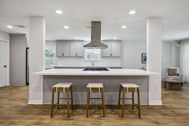 10143 Whiteside Lane, Houston, TX 77043