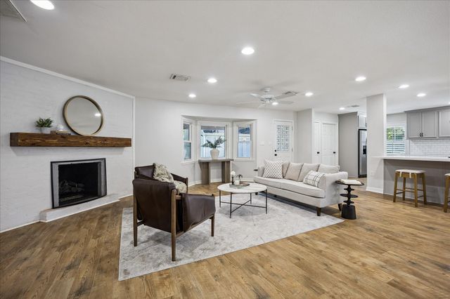 10143 Whiteside Lane, Houston, TX 77043