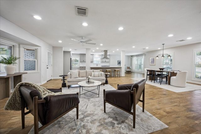 10143 Whiteside Lane, Houston, TX 77043