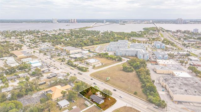 164 PONDELLA ROAD, North Fort Myers, FL 33903