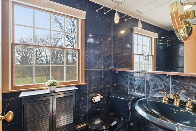 107 Front St, Northampton, MA 01053