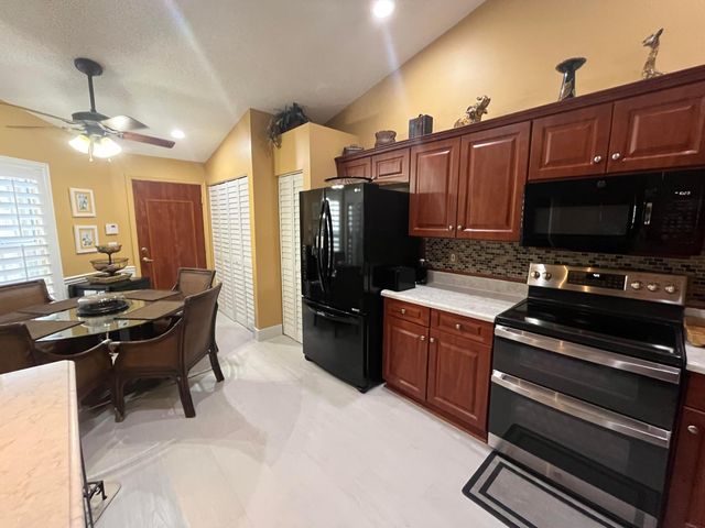 6108 Petunia Road, Delray Beach, FL 33484