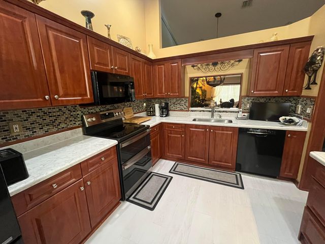 6108 Petunia Road, Delray Beach, FL 33484