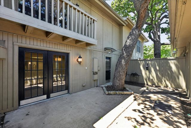 3006 Wayside Drive, Bedford, TX 76021