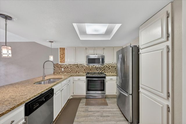 3006 Wayside Drive, Bedford, TX 76021