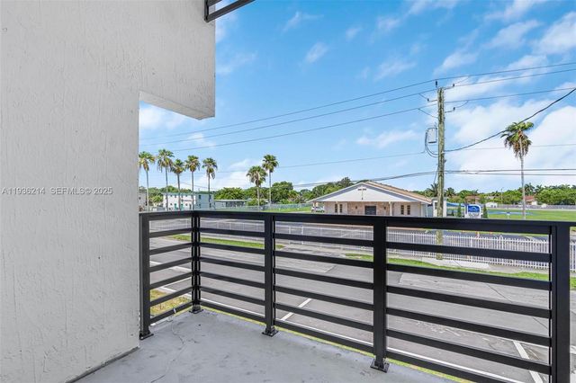 16955 SW 100th Ave 3, Miami, FL 33157