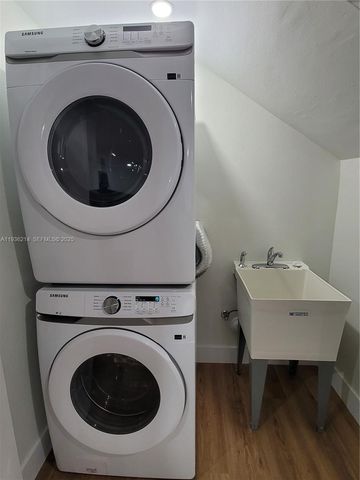 16955 SW 100th Ave 3, Miami, FL 33157