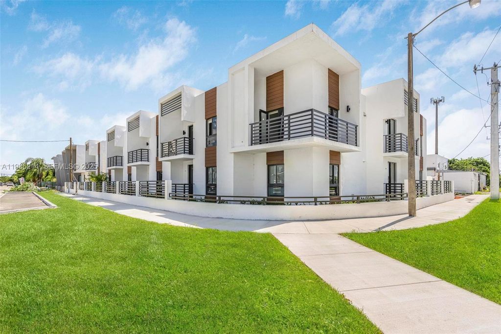 16955 SW 100th Ave 3, Miami, FL 33157