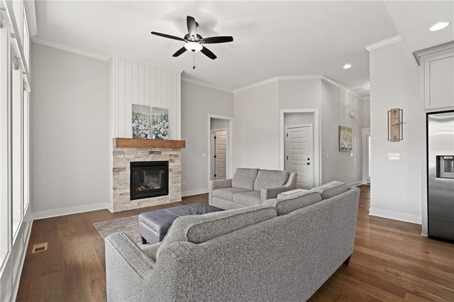 8525 Primrose Street, De Soto, KS 66018