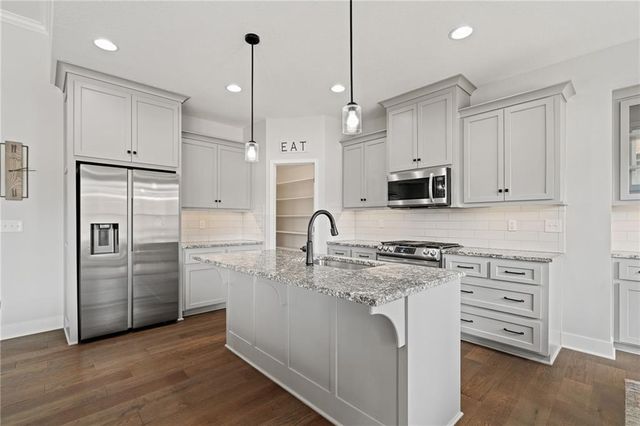 8525 Primrose Street, De Soto, KS 66018