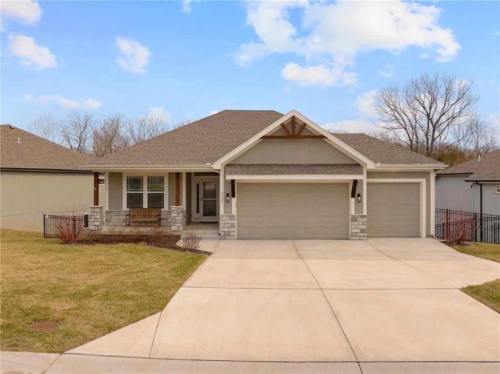 8525 Primrose Street, De Soto, KS 66018