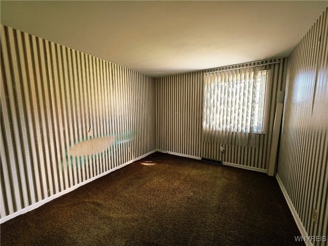 31 Royal Coach Road, West Seneca, NY 14224