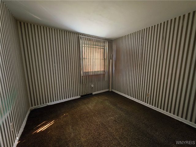 31 Royal Coach Road, West Seneca, NY 14224