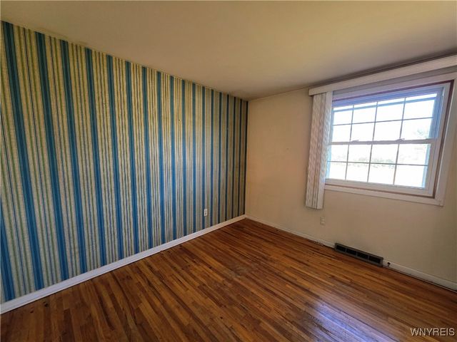 31 Royal Coach Road, West Seneca, NY 14224