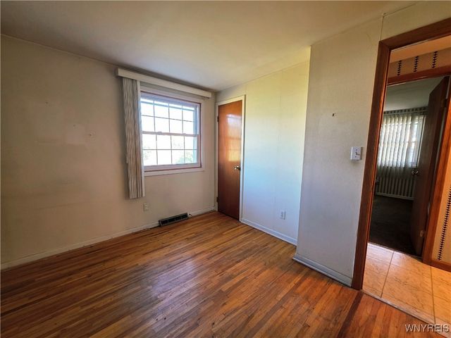 31 Royal Coach Road, West Seneca, NY 14224