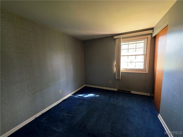 31 Royal Coach Road, West Seneca, NY 14224